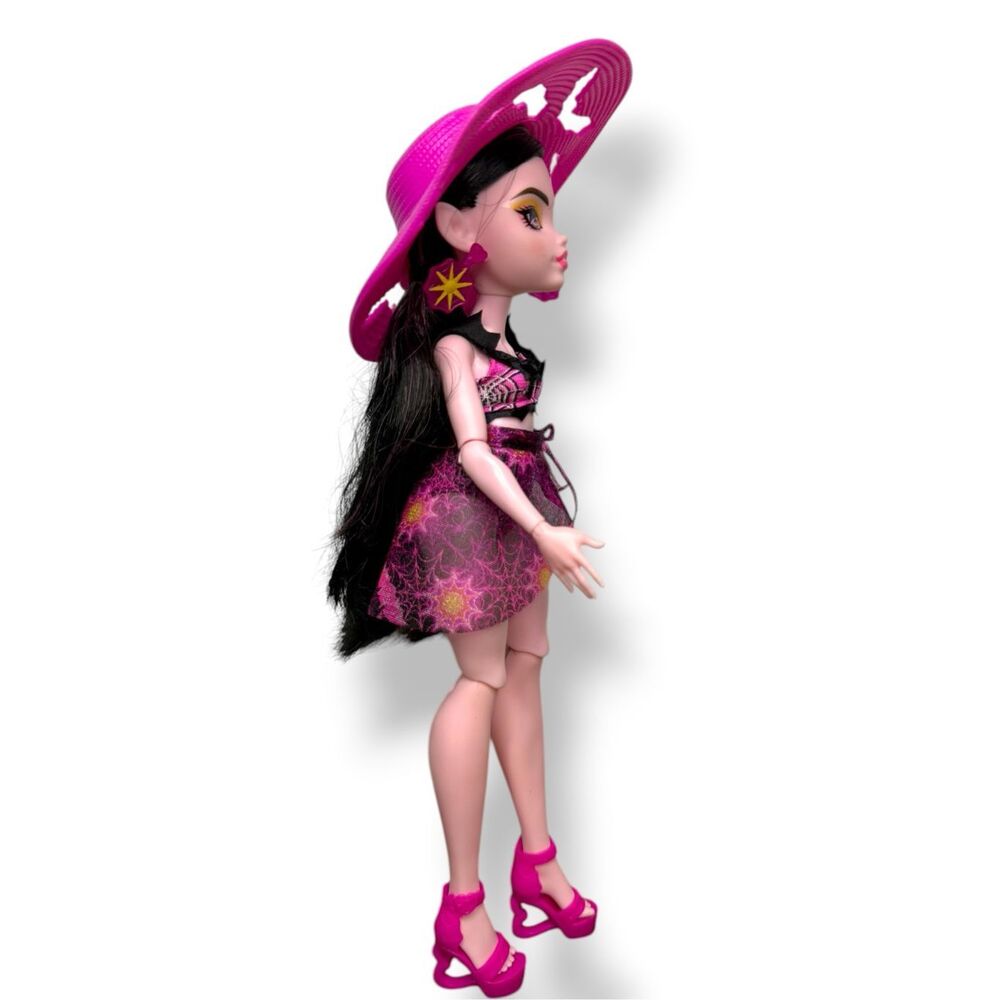 Monster High Scare-adise Island Draculaura Doll Swimsuit Sarong & Accessories - Picture 5 of 7